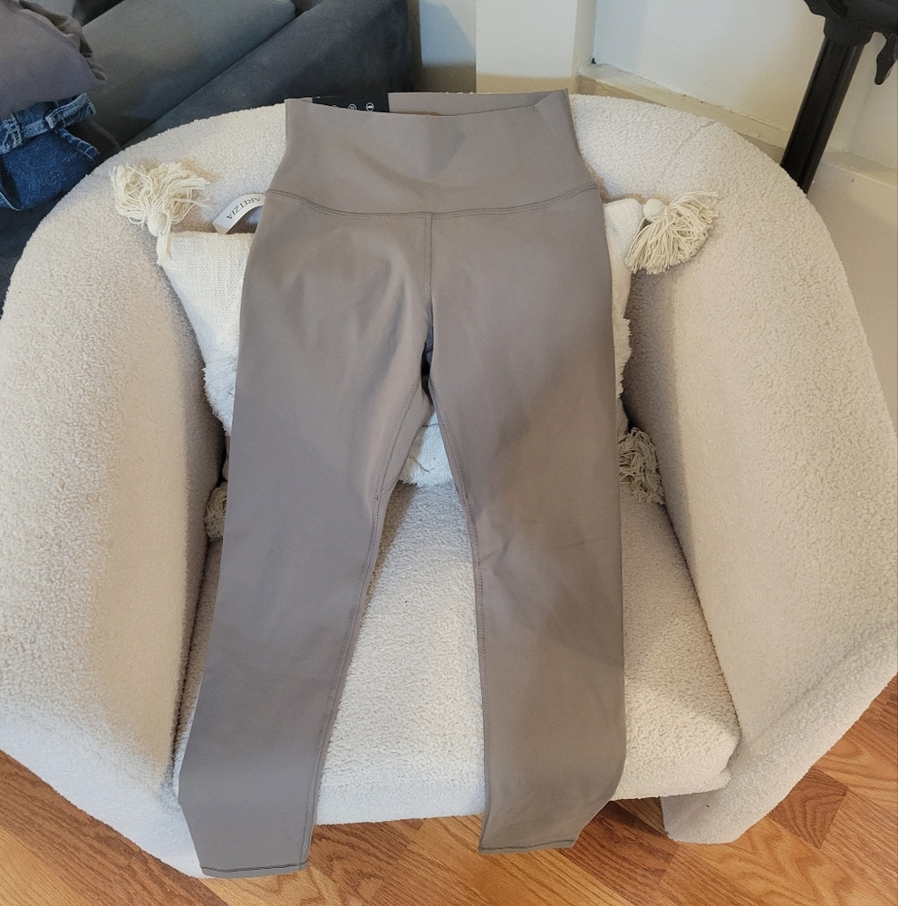 NWT Aritzia Golden Atmosphere High Rise Leggings, Size 6 regular length, taupe
